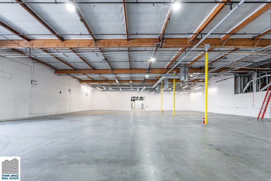 More Photos Of 9419 Mason Ave, Chatsworth Manufacturing For Lease