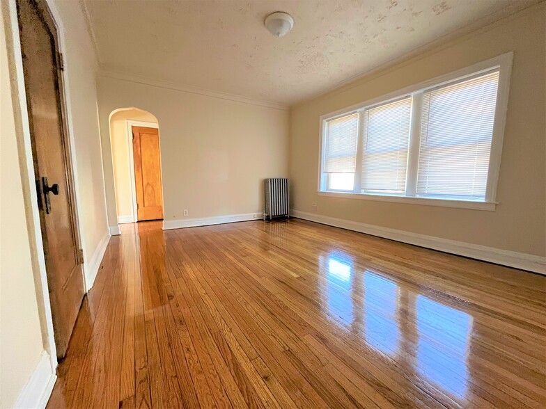 More Photos Of 7105 S Champlain Ave, Chicago Apartments For Sale