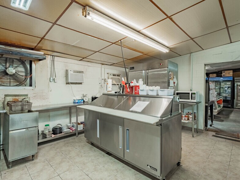 More Photos Of 424 N Texas St, De Leon Restaurant For Sale