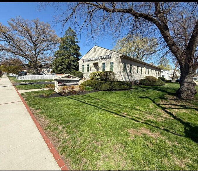 More Photos Of 2426 Nottingham Way, Hamilton Freestanding For Sale