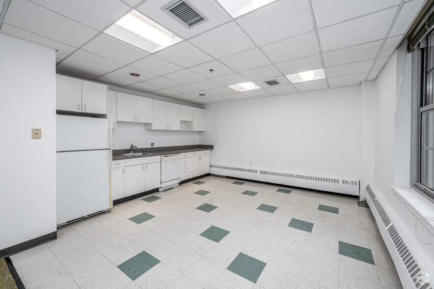 More Photos Of 7220 Wisconsin Ave, Bethesda Medical For Lease