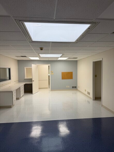 More Photos Of 311 W Wendover Ave, Greensboro Medical For Lease