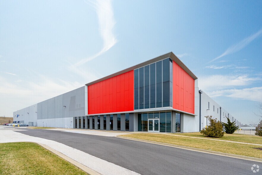 More Photos Of 5400 N Hanley Rd, Saint Louis Warehouse For Lease