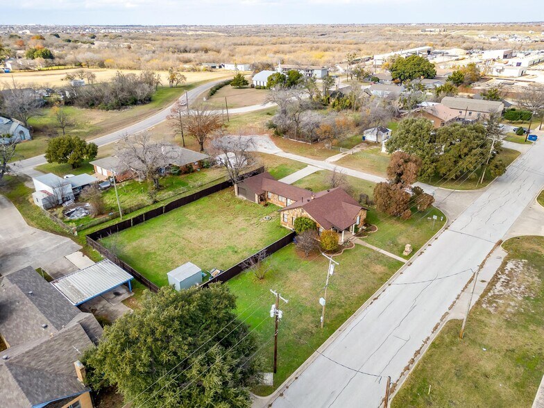 More Photos Of 113 N Tarrant St, Crowley Office For Sale