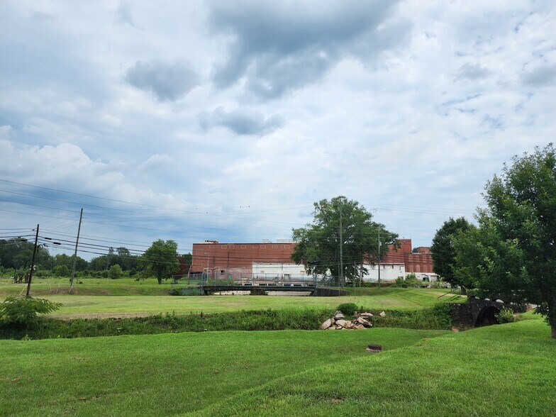 More Photos Of 20th AVE, Valley Light Manufacturing For Sale