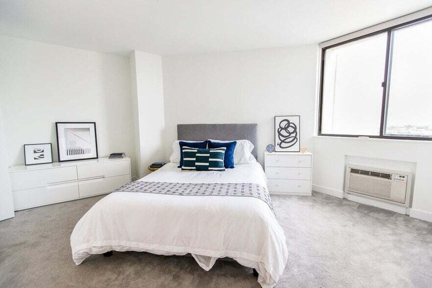 More Photos Of 2623-2627 N Clark St, Chicago Apartments For Lease