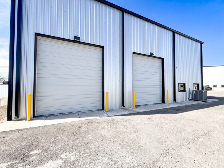 More Photos Of 1208 S Midland Dr, Midland Unknown For Lease