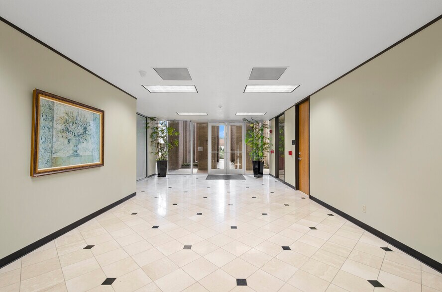 More Photos Of 1002 Gemini St, Houston Office For Lease
