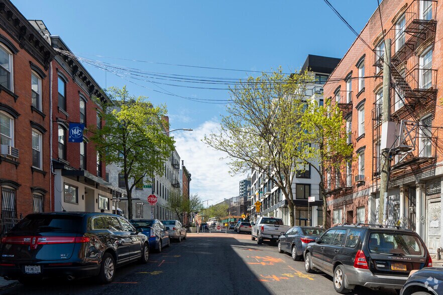 More Photos Of 235 Berry St, Brooklyn Apartments For Lease