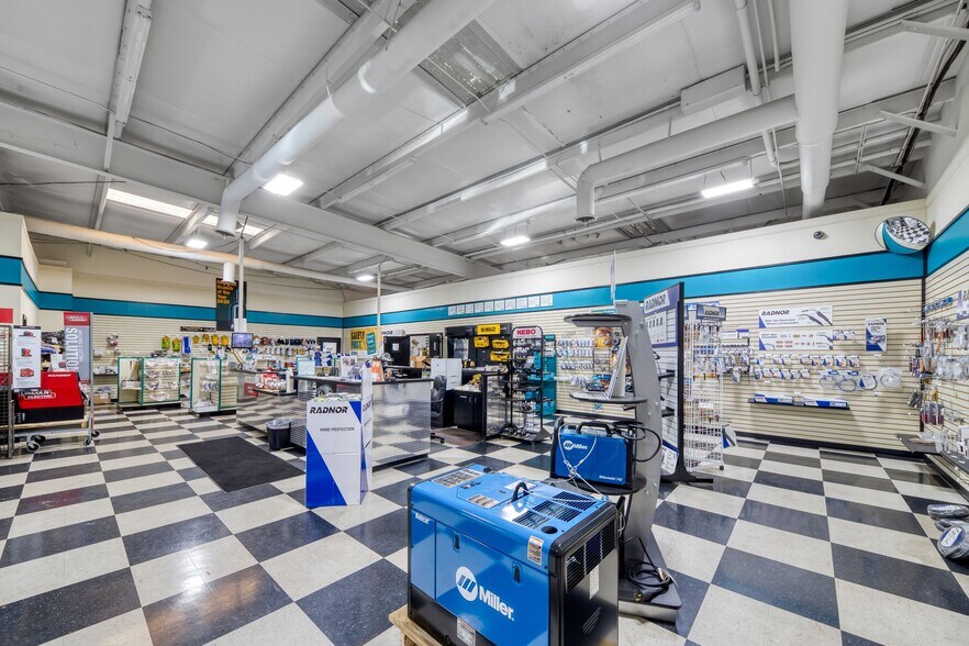 More Photos Of 1479 Ventura Dr, Cumming Light Distribution For Sale