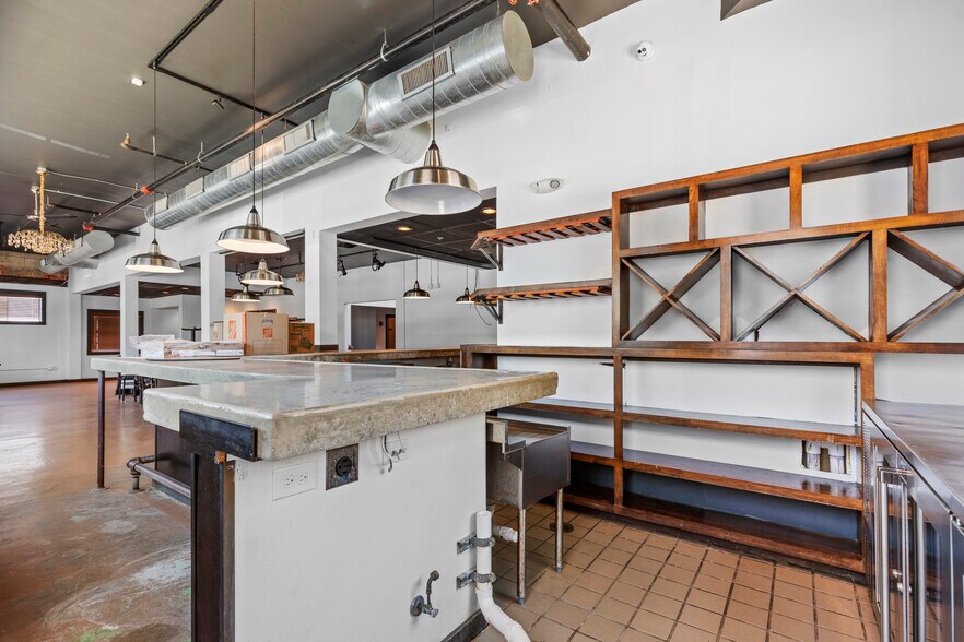 More Photos Of 208 S Castell Ave, New Braunfels Restaurant For Lease