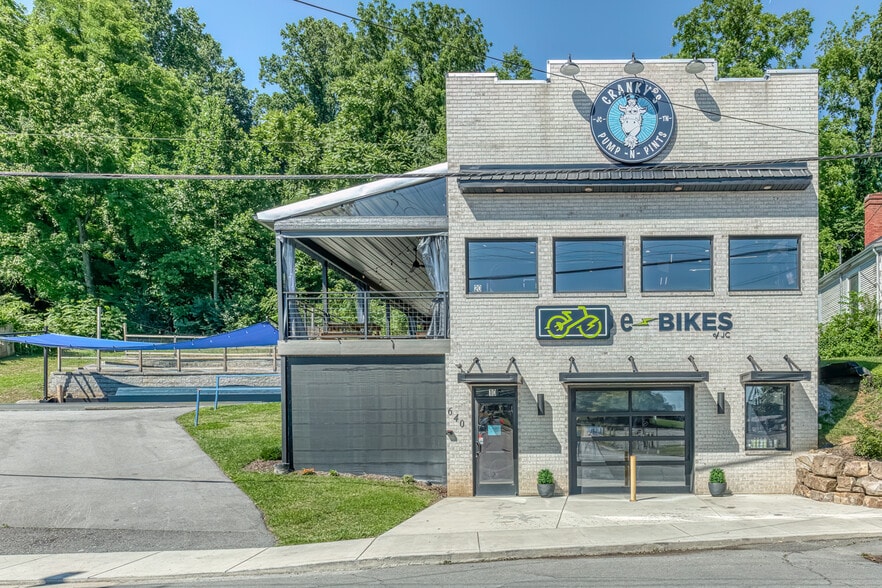 More Photos Of 640 E Maple St, Johnson City Bar For Sale