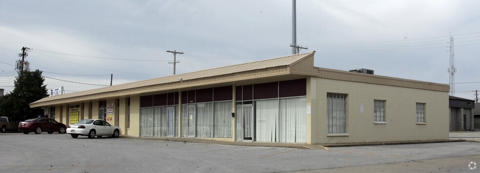 More Photos Of 1800-1950 S Glenstone Ave, Springfield Unknown For Lease