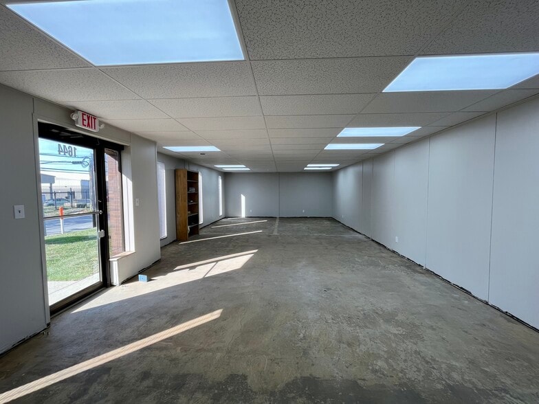 More Photos Of 1632-1644 Clara St, Columbus Warehouse For Lease