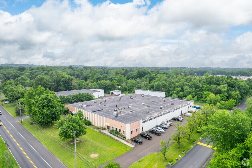 More Photos Of 94 County Line Rd, Colmar Warehouse For Lease