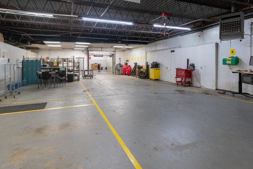More Photos Of 2300B Plantside Dr, Louisville Warehouse For Lease