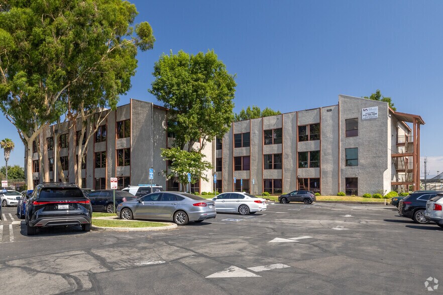 More Photos Of 15335 Morrison St, Sherman Oaks Office For Lease