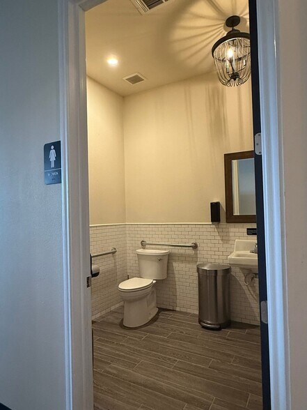 More Photos Of 1259 W I-20 Hwy, Monahans Storefront For Lease