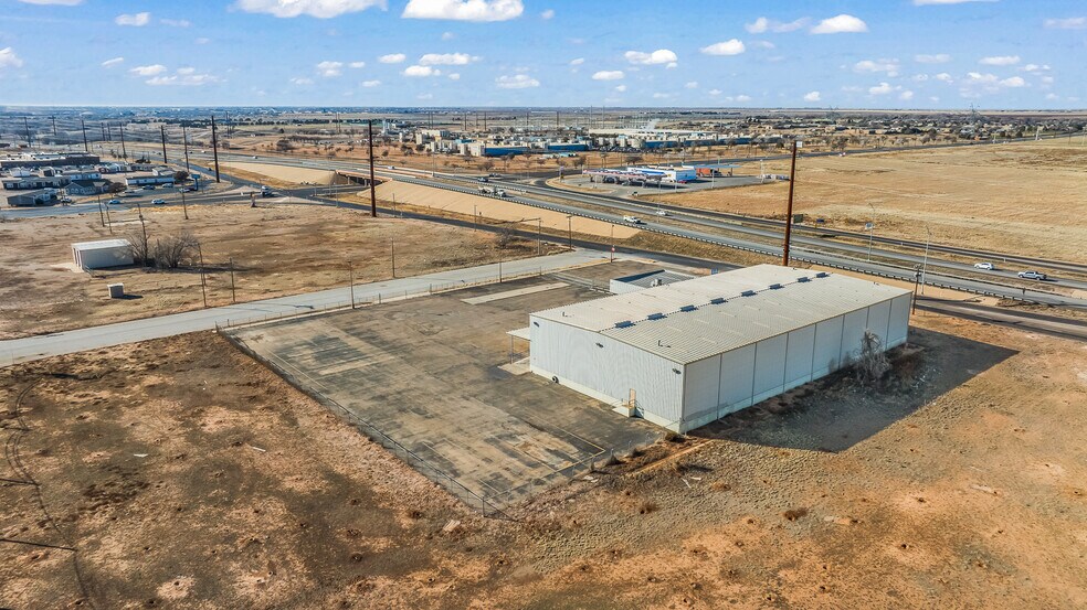 More Photos Of 2307 N Tx-289-loop, Lubbock Truck Terminal For Lease