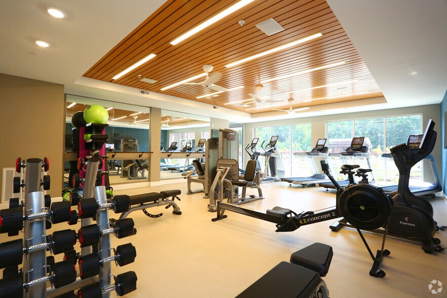 More Photos Of 301 Continental Pkwy, Newport News Apartments For Sale