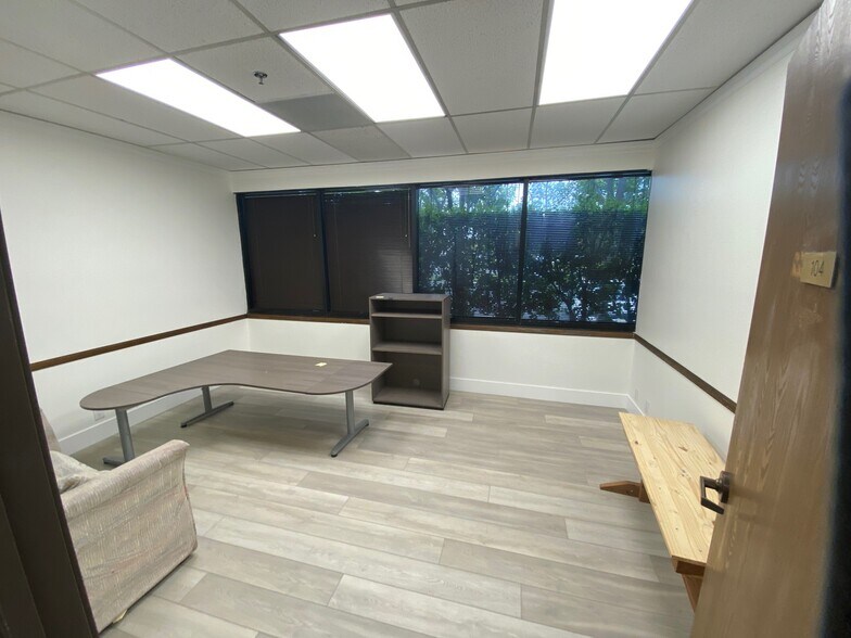 More Photos Of 23293 S Pointe Dr, Laguna Hills Medical For Lease