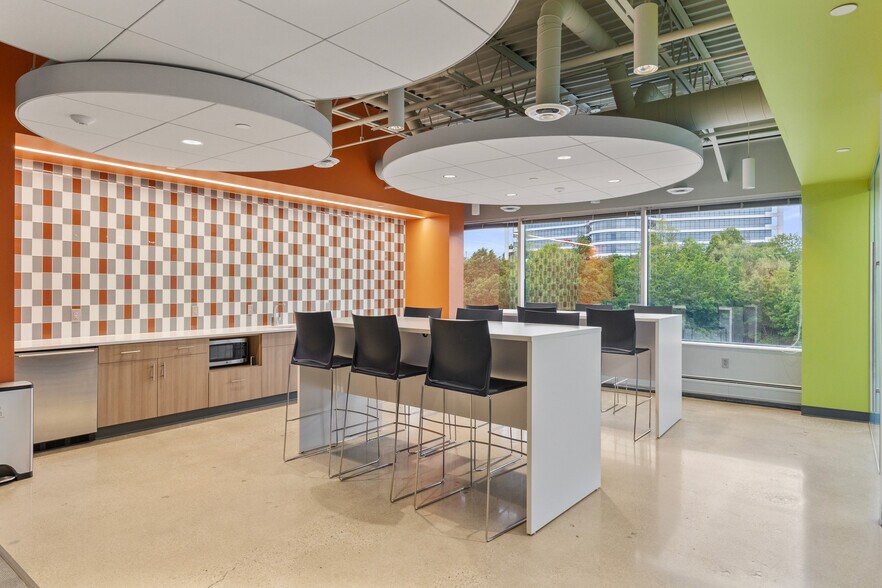 More Photos Of 1 Penn Center Blvd, Pittsburgh Unknown For Lease