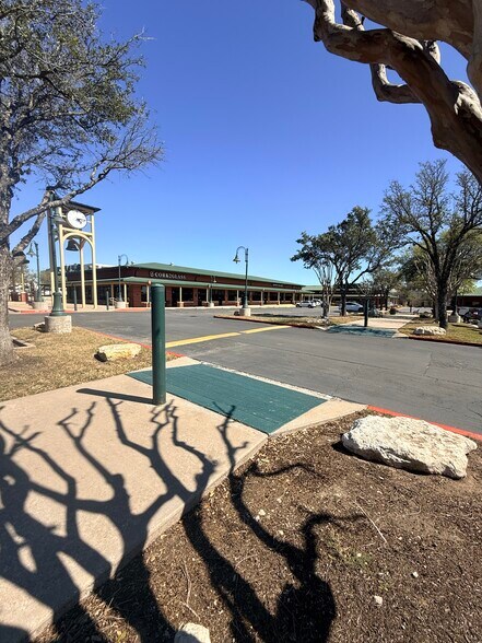 More Photos Of 601 E Whitestone Blvd, Cedar Park General Retail For Lease