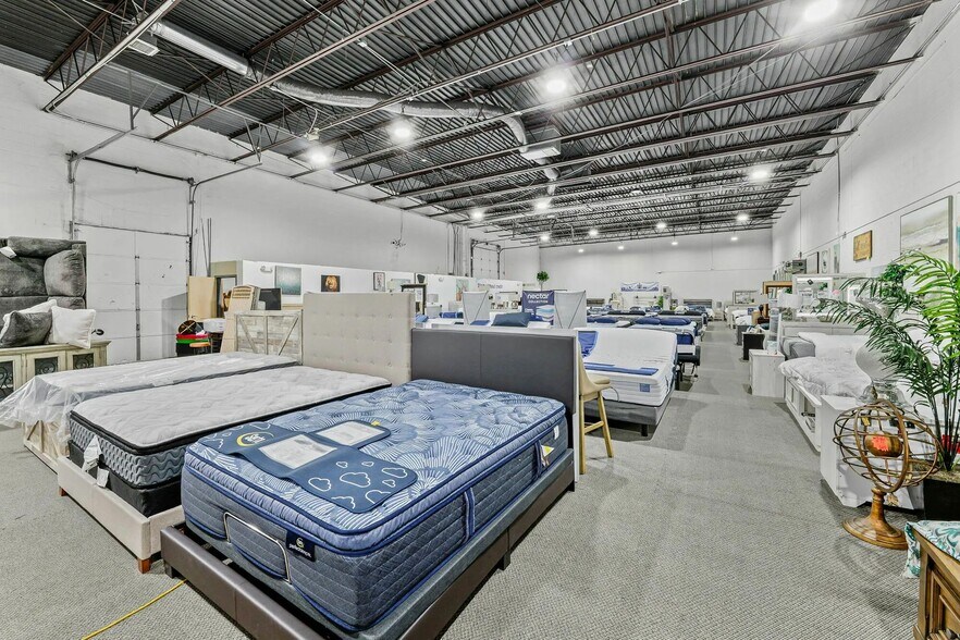 More Photos Of 1436 Reynolds Rd, Maumee Freestanding For Lease