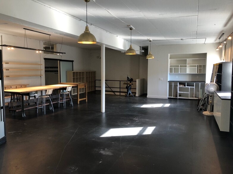 More Photos Of 3504-3506 Ash St, Baltimore Warehouse For Lease