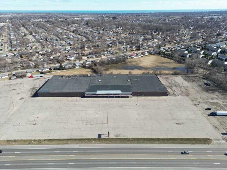 More Photos Of 34800 Groesbeck Hwy, Clinton Township Freestanding For Lease