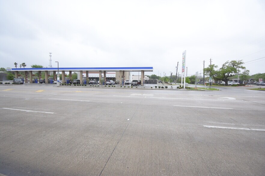 More Photos Of 1112 W Spencer Hwy, La Porte Storefront Retail Office For Lease