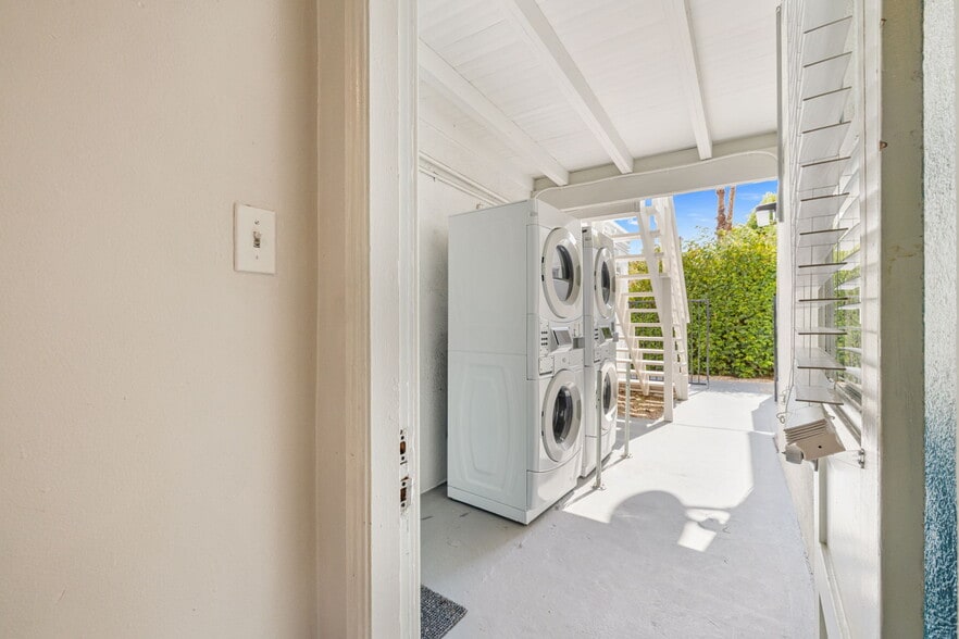 More Photos Of 1674 S Via Salida, Palm Springs Apartments For Sale