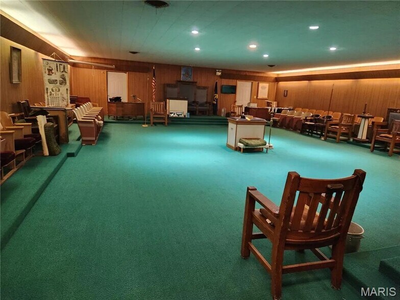 More Photos Of 221 Federal Aid Secondary 1780, Lebanon Office For Sale