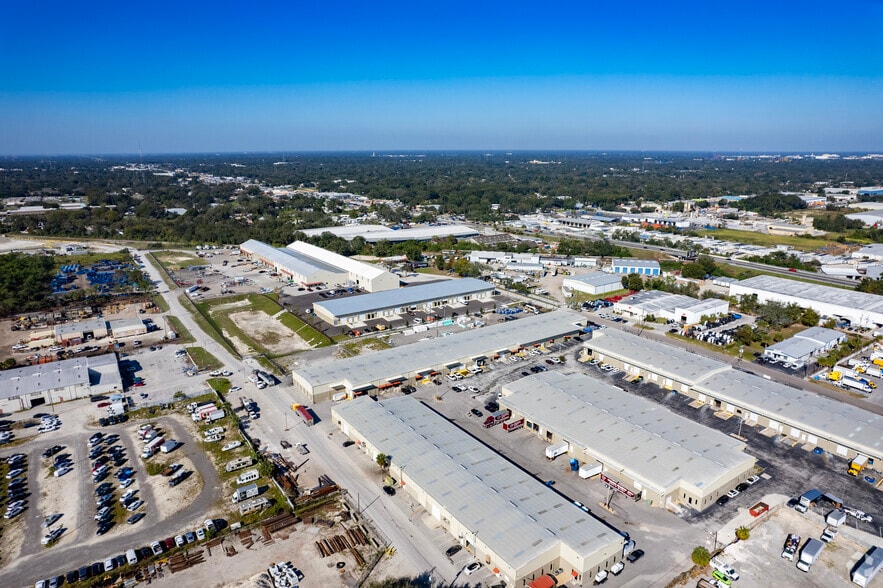 More Photos Of 5112-5144 Le Tourneau Cir, Tampa Warehouse For Lease