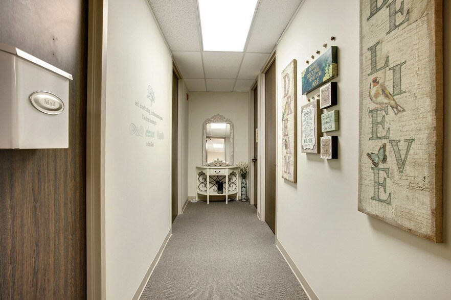 More Photos Of 913 S College Rd, Lafayette Medical For Lease