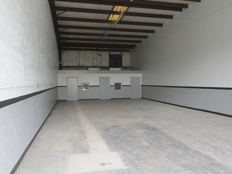 More Photos Of 4302 E 10th Ave, Tampa Warehouse For Lease