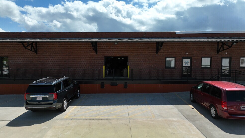 More Photos Of 224 N Stewart Ave, Springfield Warehouse For Lease