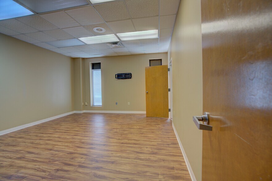 More Photos Of 315 W 10th St, Rome Medical For Sale