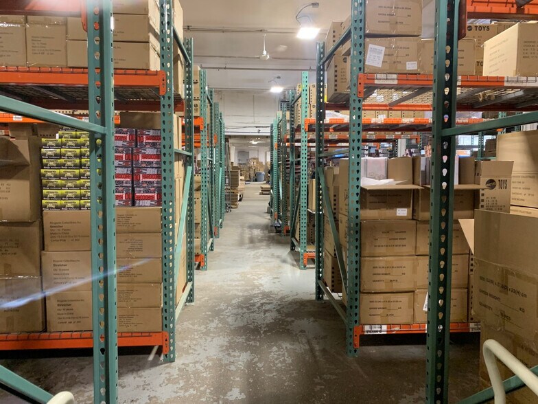 More Photos Of 50 Mill Rd, Freeport Manufacturing For Sale