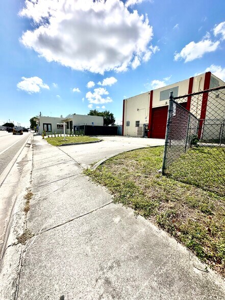 More Photos Of 5500-5532 Pembroke Rd, Hollywood Freestanding For Sale