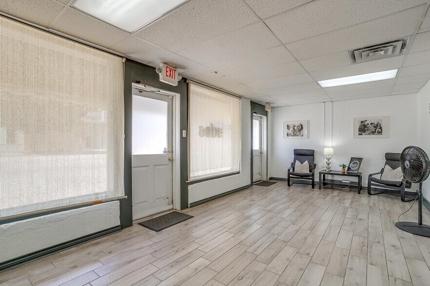 More Photos Of 1434 N Main St, Fort Worth Storefront Retail Office For Lease