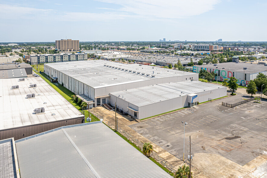 Primary Photo Of 1000 Elmwood Park Blvd, Elmwood Distribution For Lease