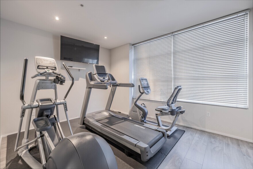 More Photos Of 2015 Hancock St, San Diego Apartments For Sale