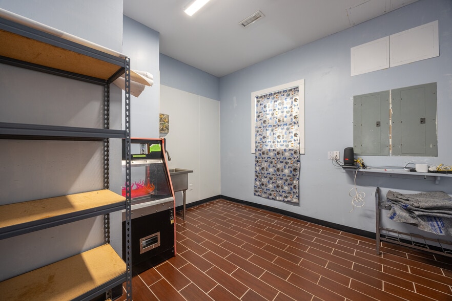 More Photos Of 6735 Wassom Memorial Hwy, Grandview General Retail For Sale
