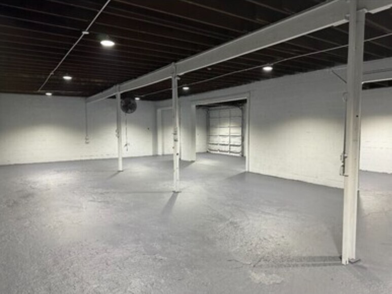 More Photos Of 7001 Weaver Rd, Houston Manufacturing For Lease