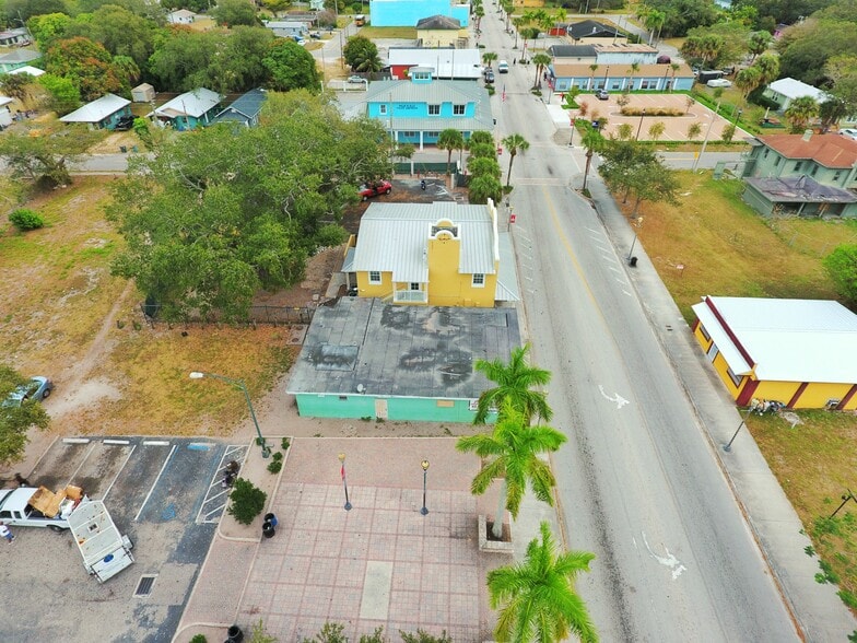 More Photos Of 1238 Avenue D, Fort Pierce General Retail For Sale