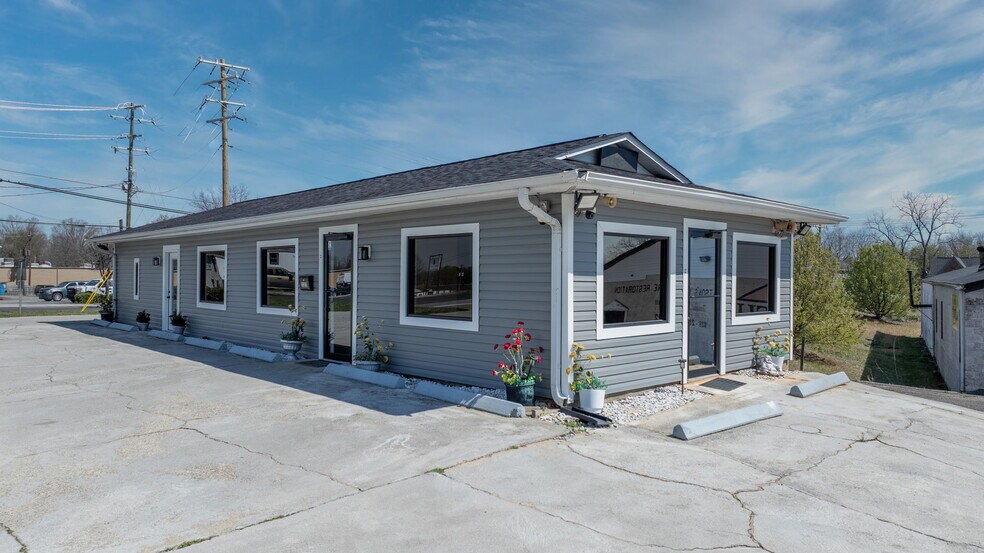 Primary Photo Of 121 13th St SW, Hickory Office For Sale