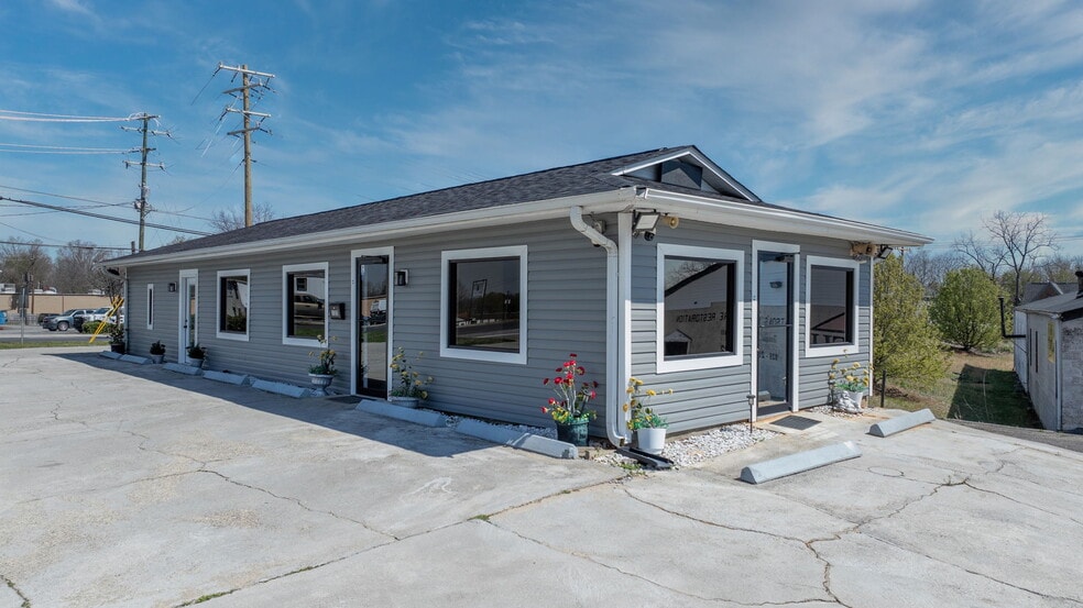 Primary Photo Of 121 13th St SW, Hickory Office For Sale