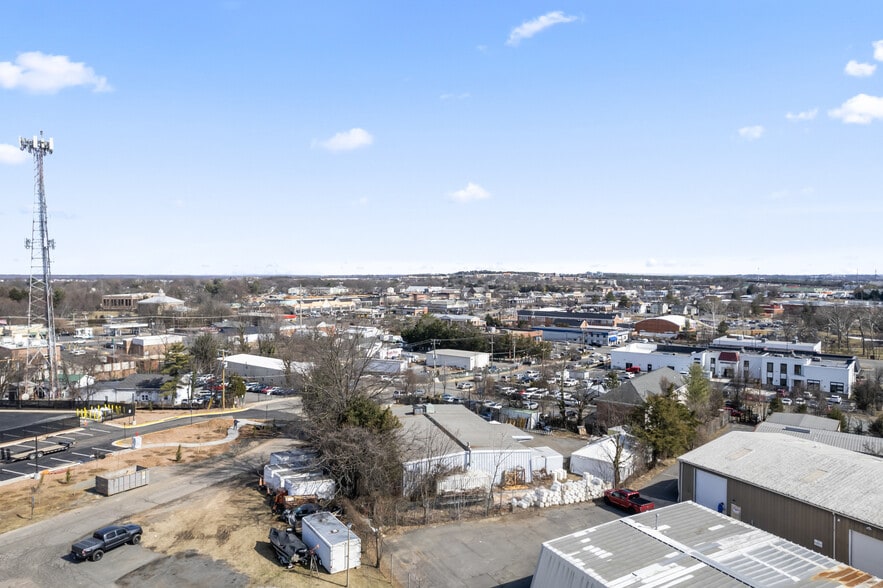 More Photos Of 309 Parker Ct SE, Leesburg Freestanding For Lease