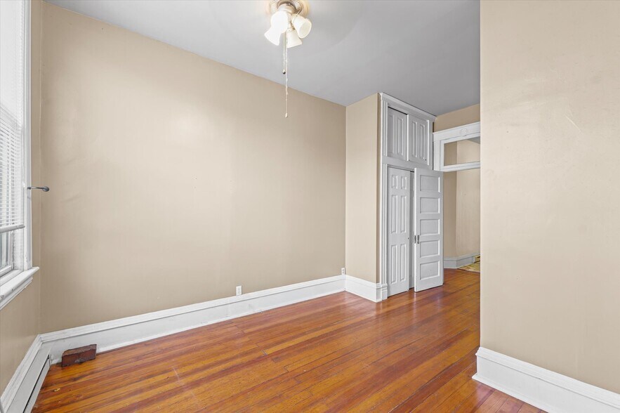 More Photos Of 125 S Market St, Paxton Specialty For Sale